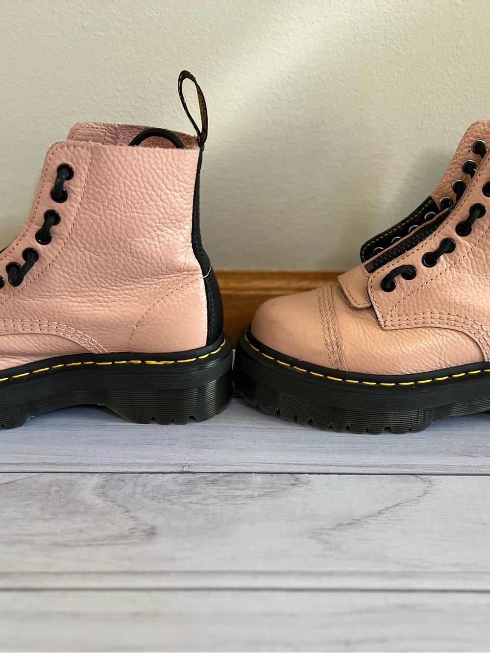 Women’s Dr. Martens Sinclair peach beige nappa & black chunky platform boots. 6 - Picture 4 of 16